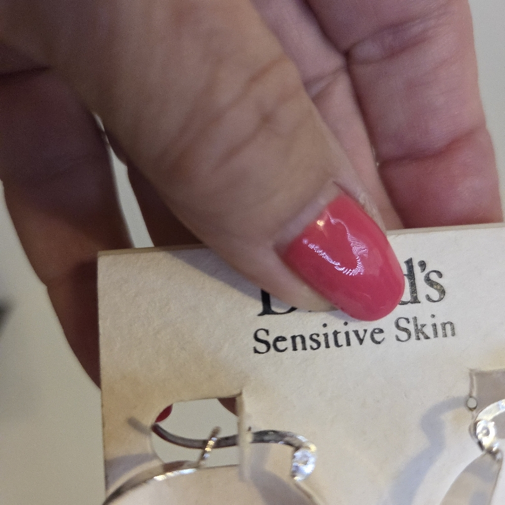 Dillard's Silver Hoop Fashion Earrings Sensitive Skin NEW - Picture 4 of 5